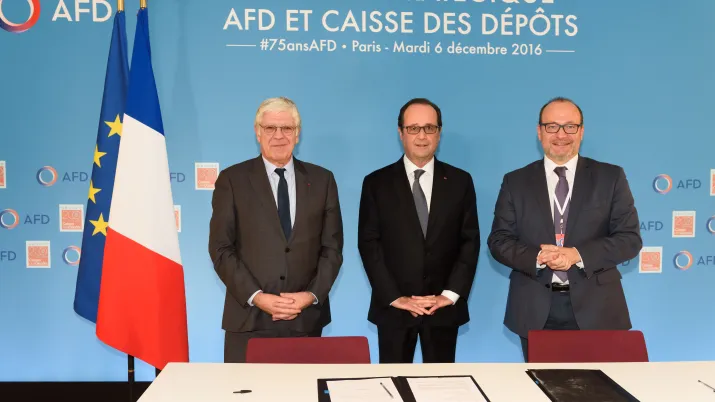 Signature de l'alliance stratégique entre l'AFD et la Caisse des Dépôts, en présence de François Hollande