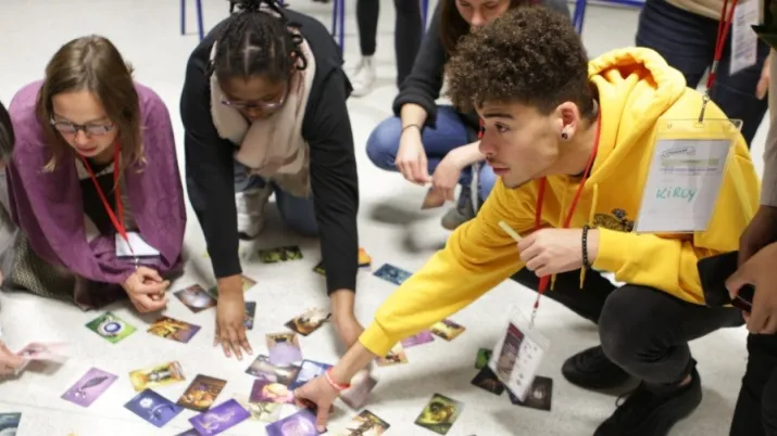 Sensibliser ENSemble : le réseau des jeunes provocateurs de transitions pour un monde juste, solidaire et durable ! 