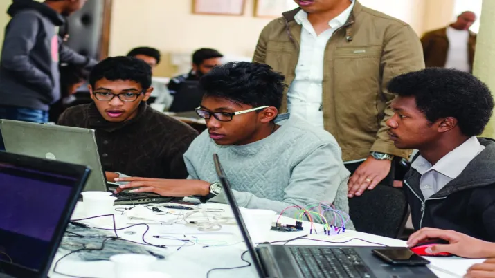 création de l'école supérieure des technologies de l'information Madagascar