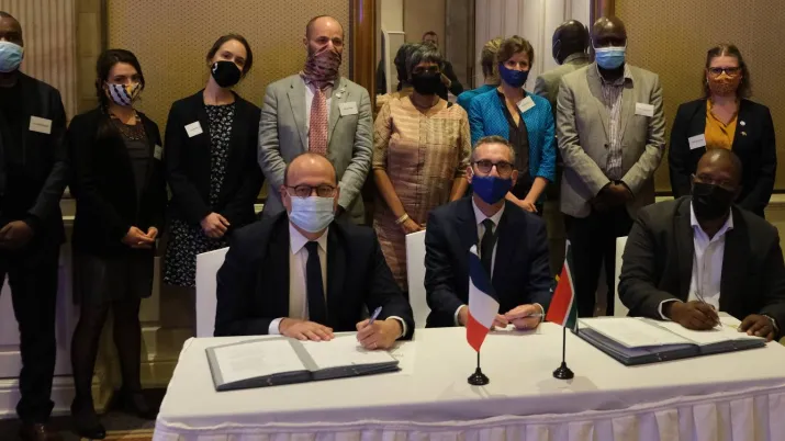 Photo of signing ceremony