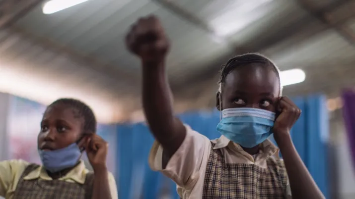 Jeunes filles apprenant à boxer avec l'association Boxgirls Kenya