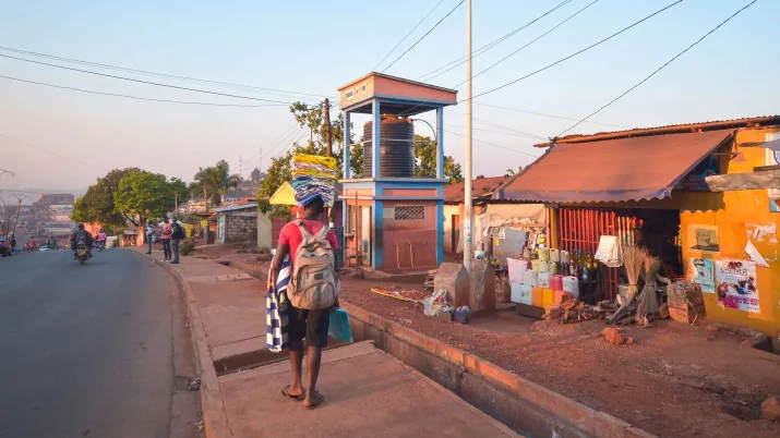 Cameroun : Candelabres Solaires, et Kiosques à Eau dans les capitales régionales