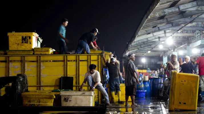 L'activité au marché aux poissons de Muara Baru à Jakarta, en Indonésie, le lundi 21 janvier 2019.