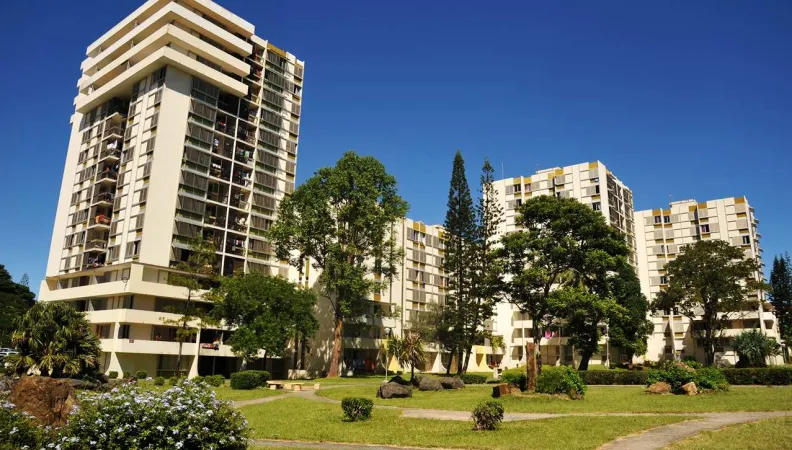 This program should : Fight against the “ghettoization” of SIC’s largest residential neighborhood, located in the city center of Nouméa ; Participate in the development of a city policy and change the way people view social housing.