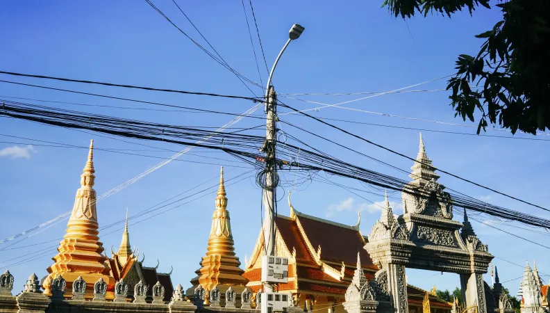 Cables électriques à Phnom Penh 