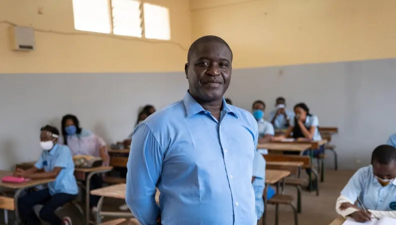 Professeur au Collège Sacré Coeur à Dakar au Sénégal