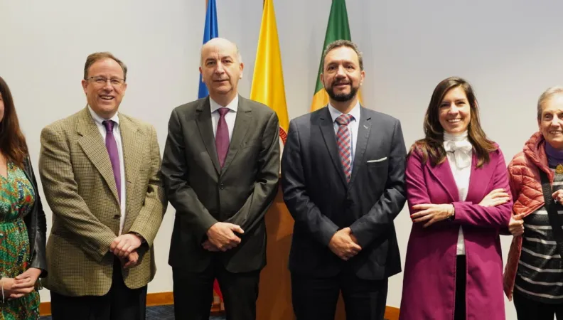 Francia comprometida con las organizaciones feministas en Colombia