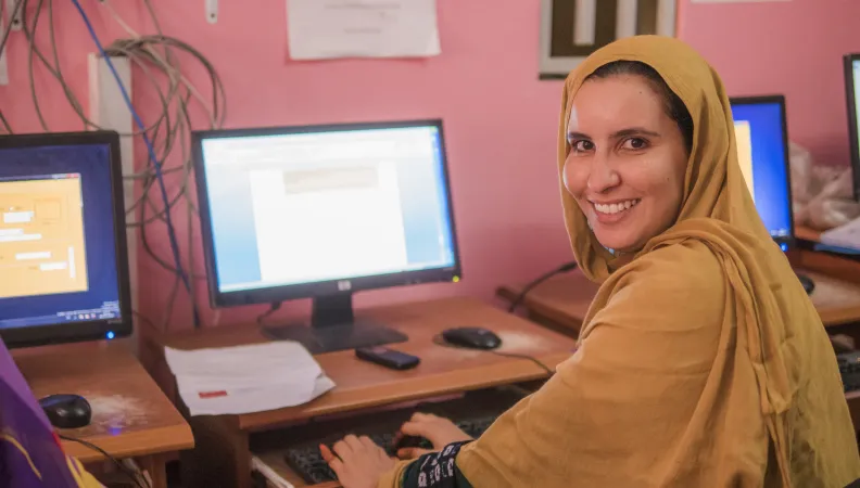 femme travaillant dans université