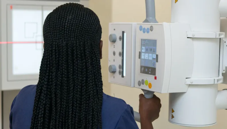 Ce projet financé par l'AFD vise à améliorer la qualité des soins contre le cancer à Dar es Salaam et Mwan-za, en Tanzanie