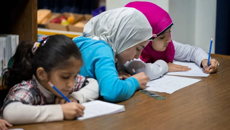 AFD Jeunes réfugiés syriens et libanais dans une des écoles gérées par les ONG ASMAE et Alpha 