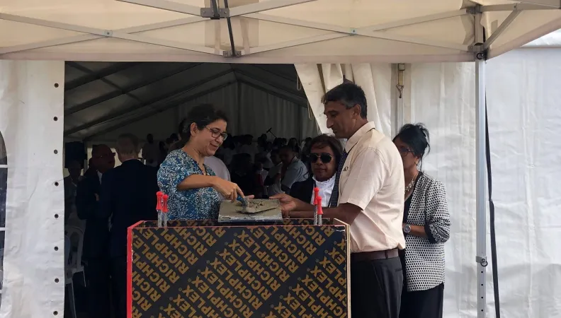 Financement de l’OGEC Sainte-Geneviève avec la Région Réunion pour la construction du premier lycée d’enseignement catholique à Bras-Panon. 