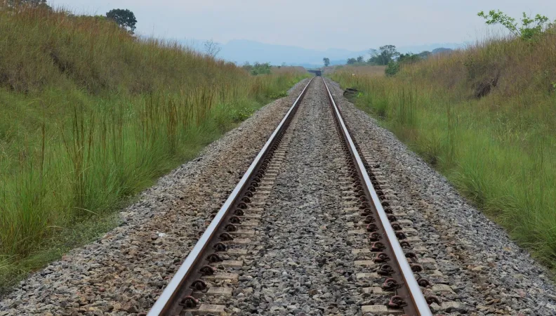 La voie ferrée nécessite des investissements importants pour retrouver sa capacité nominale de transport.