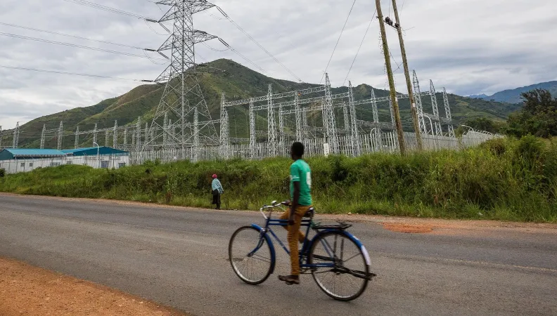 L'objectif du projet est d'étendre l'approvisionnement en électricité du réseau national aux communautés locales.