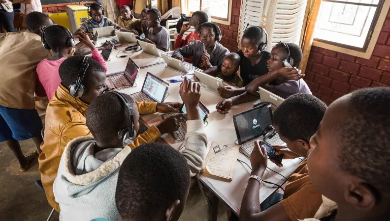 Dans une volonté d’ouverture et de respect vis-à-vis de ses partenaires et bénéficiaires,  l’AFD diffuse ses contenus dans de  nouvelles langue.