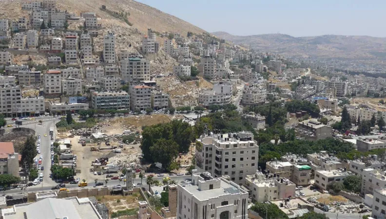 Ce projet prévoit l’aménagement du Nablus Boulevard pour en faire un espace répondant aux besoins des habitants tout en proposant des services culturels et des opportunités économiques.