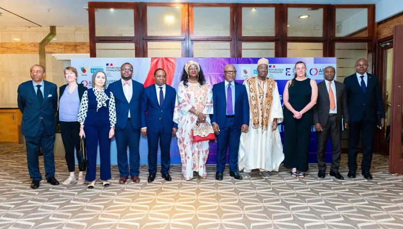 Le Ministre déléguée au ministère de  l’Economie et de la Planification du Territoire (MINEPAT) M. Paul TASONG NJUKANG, Madame le Ministre de l’habitat et du développement urbain (MINDHU) Mme Célestine Ketcha-Courtes, le Directeur adjoint de l’AFD au Cameroun