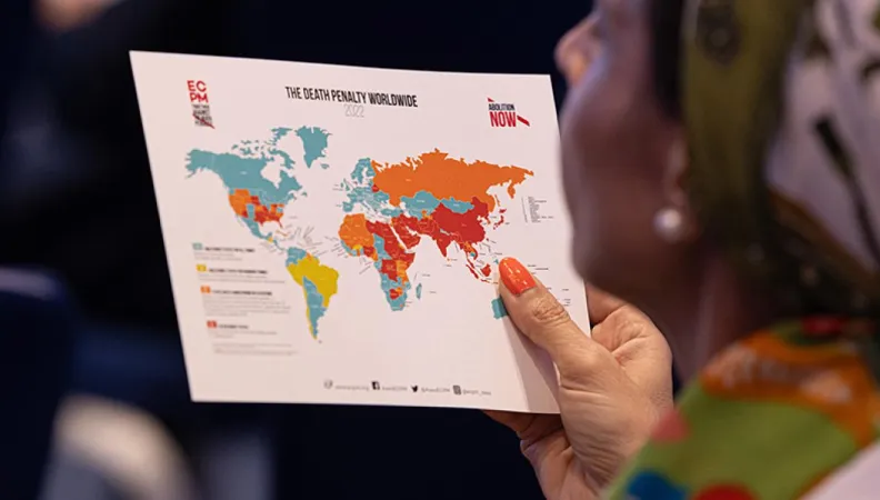 Le projet porté par ECPM contribue au combat pour l’abolition universelle de la peine de mort dans 11 pays en Afrique, Asie et Moyen-Orient. Il œuvre au renforcement des expertises, des synergies et des capacités de dialogue des autorités nationales, des acteurs de la société civile et de la chaîne pénale en vue de changements politiques et sociétaux positifs sur la peine de mort. Il tente également de juguler les retours en arrière.