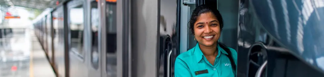employée, femme, métro de Kochi, Inde, transport